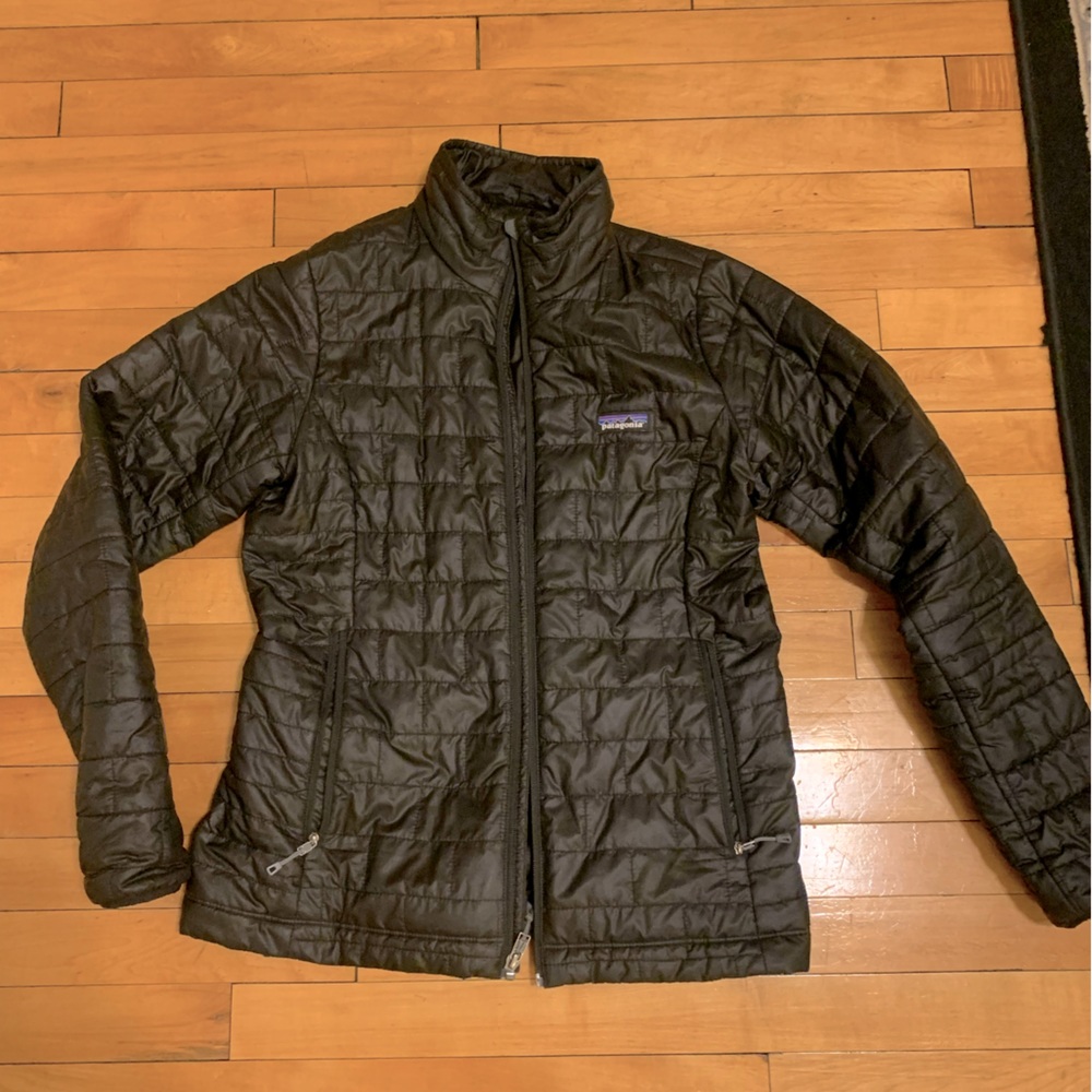 Black size medium Patagonia puffer women’s down sweater